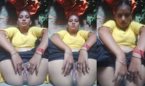 Sexy Desi Girl Shows Boobs and pussy part 1