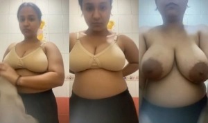 Sexy Desi Girl Shows Her Boobs