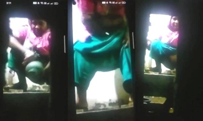 Desi Aunty Pissing Capture