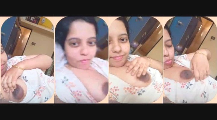 Desi Mallu Bhabhi Play With Her Boob