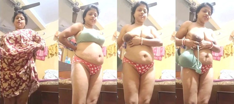 Sexy Desi Boudi Shows her Big Boobs Part 2