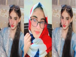 Desi Girl Showing Boobs and Rubbing Pussy