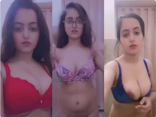 Desi Girl Show Big Boobs Fingering Pussy and Teasing her self