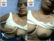 Desi Girl Showing Her Boobs on video call Part 1