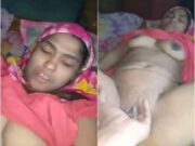 Horny Desi Boudi Fingerring and Fucked By Dewar