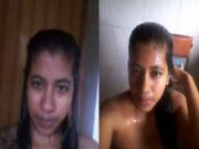 Cute Girl Record Her Bathing Selfie