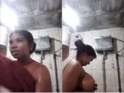 Lankan Girl Showing Bathing To Lover On Video Call