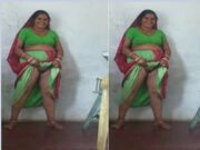 Desi Village Bhabhi Showing Her Pussy