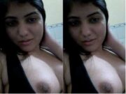 Hot Desi Girl Showing Boob