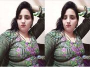 Sexy Paki Girl Showing Her Boobs