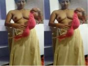 Sexy Bhabhi Showing Boobs