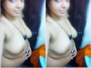 Paki Bhabhi Showing Boobs and Pussy