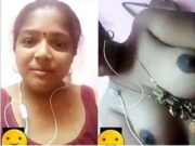 Tamil Bhabhi Showing boobs On Video Call