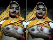 Bhabhi Showing Her Boobs