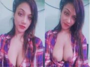 Sexy Lankan Girl Showing Her Boobs and Pussy