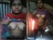 Today Exclusive- Sexy Desi Girl Showing Her Boobs