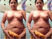 Desi Boudi Strip her Cloths and Showing Her Boobs and Pussy Part 3