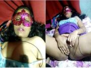 Sexy Desi Bhabhi Showing her Boobs and Pussy