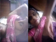 Desi Bhabhi Showing Her Boobs