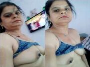 Horny Bhabhi Showing Her Boobs and Pussy