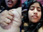 Today Exclusive- Sexy Desi Bhabhi Showing Her Boobs