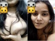 Today Exclusive- Sexy Desi Girl Showing Her Boobs