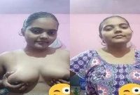 Today Exclusive- Cute Desi Girl Showing Her Boobs