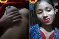 Today Exclusive –Cute Bangla Girl Showing Her Boobs