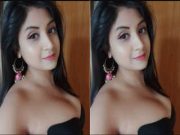 Today Exclusive – Sexy Desi Girl Shows Her Boobs