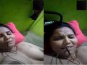 Today Exclusive – Desi Bhabhi Shows her Boobs and Pussy