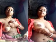 Today Exclusive -Horny Bhabhi Shows her Boobs and pussy