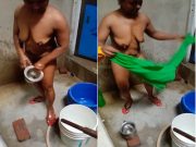 Today Exclusive -Desi Bhabhi Bathing