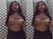 Today Exclusive – Cute Desi girl Shows her Boobs