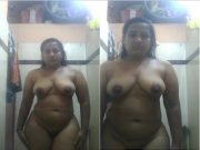 Today Exclusive- Desi Bhabhi Shows Her Boobs