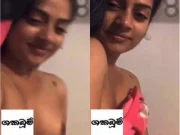 Today Exclusive- Cute Lankan Girl Shows her Boobs