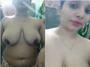 Today Exclusive- Desi Bhabhi Shows Her Boobs part 3