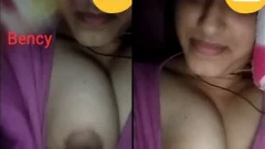 Today Exclusive- Desi Bhabhi Shows Her Boobs