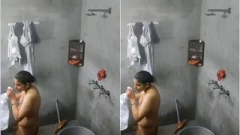 Today Exclusive- Cute Desi Girl Bathing