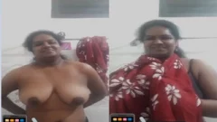 Desi girl Shows Her Boobs