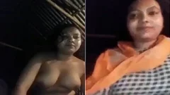 Desi Girl Shows Her Boobs