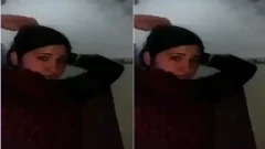 Paki Girl Shows Her Boobs and Pussy