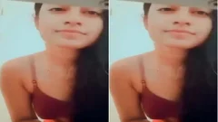 Desi Girl Shows her Boobs