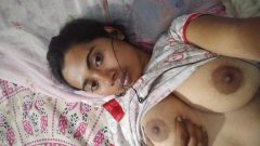 Big Tits Indian Girl’s Topless Video Call Screenshots