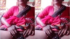 Village Bhabhi Shows her Boobs and Pussy