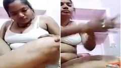 Bhabhi Showing Lover On VC