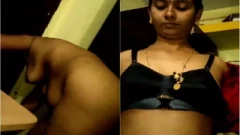 Desi Bhabhi Changing Her Cloths