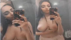 Hot Desi girl Record Selfie