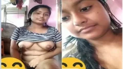 Desi Girl Shows Her Boobs on VC