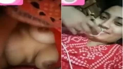 Desi Girl Shows Her Boobs on Vc