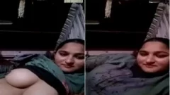 Paki Girl Shows Her Boobs